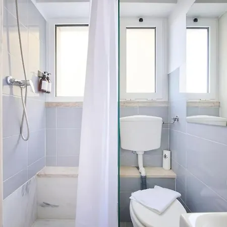 Maria Do Bairro With Balcony And Elevator Апартаменти