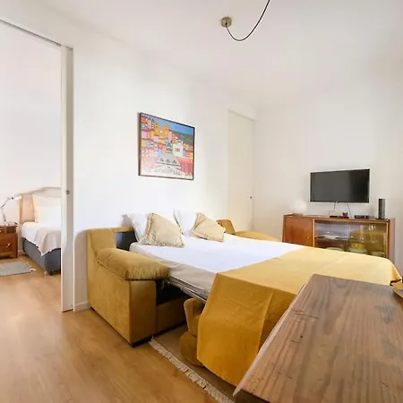 Maria Do Bairro With Balcony And Elevator * Лісабон