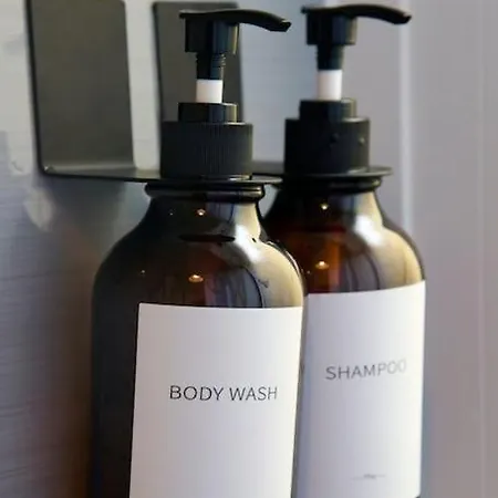 Maria Do Bairro With Balcony And Elevator Апартаменти Лісабон