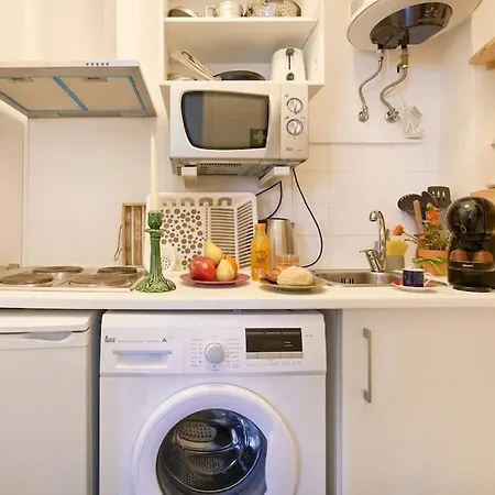 Maria Do Bairro With Balcony And Elevator Апартаменти