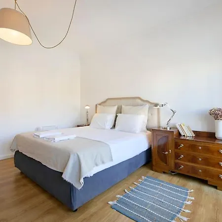 Maria Do Bairro With Balcony And Elevator * Лісабон