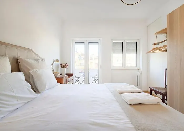 Lejlighed Maria Do Bairro With Balcony And Elevator Lisboa