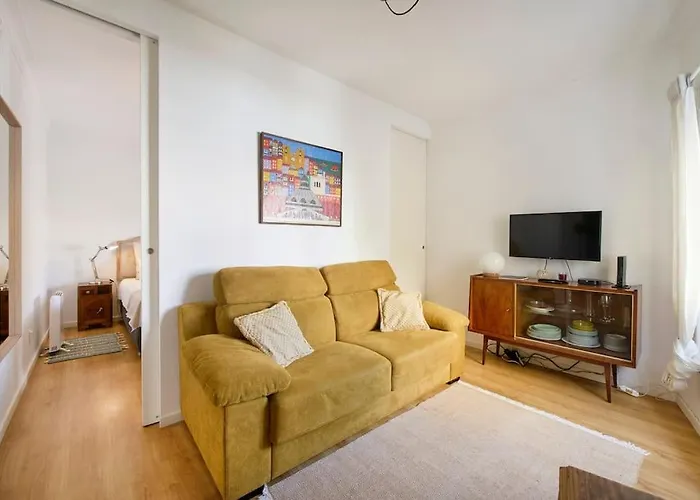 Maria Do Bairro With Balcony And Elevator * Lisboa