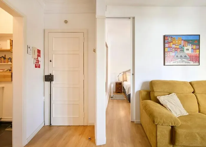 Maria Do Bairro With Balcony And Elevator Lejlighed *