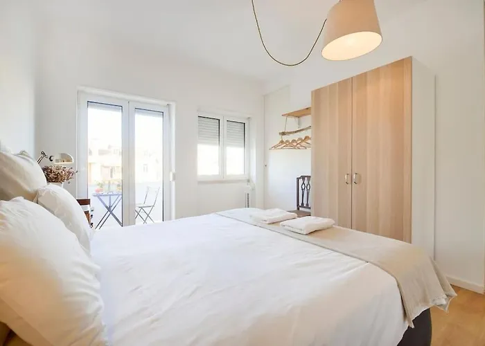 Maria Do Bairro With Balcony And Elevator *