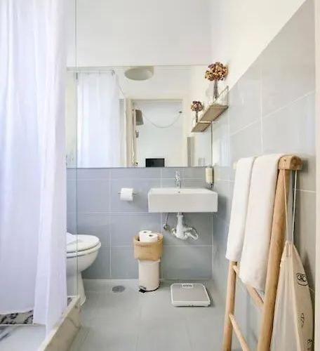 Maria Do Bairro With Balcony And Elevator Lejlighed