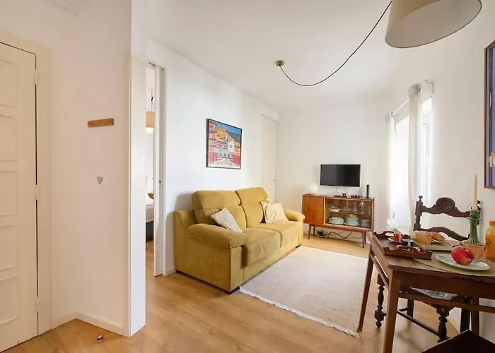 Maria Do Bairro With Balcony And Elevator Lejlighed *