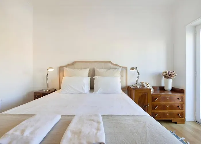 Lejlighed Maria Do Bairro With Balcony And Elevator Lisboa