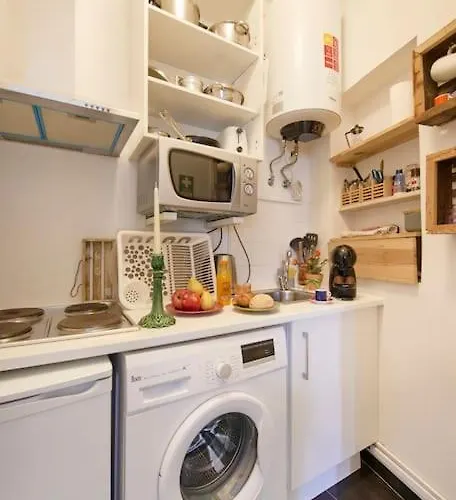 Maria Do Bairro With Balcony And Elevator Lisboa