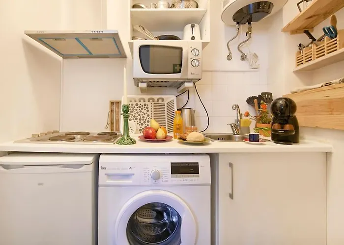 Maria Do Bairro With Balcony And Elevator Lejlighed