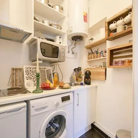 Maria Do Bairro With Balcony And Elevator Appartement *