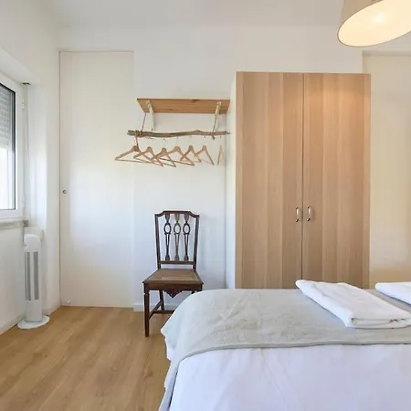 Maria Do Bairro With Balcony And Elevator Apartment