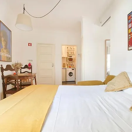 Maria Do Bairro With Balcony And Elevator Appartement *