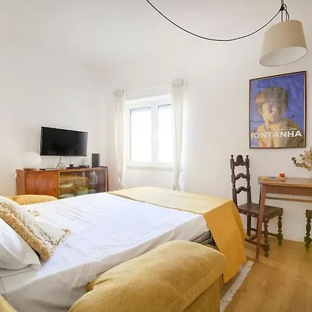 Maria Do Bairro With Balcony And Elevator Lissabon