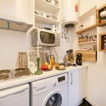 Maria Do Bairro With Balcony And Elevator Lissabon