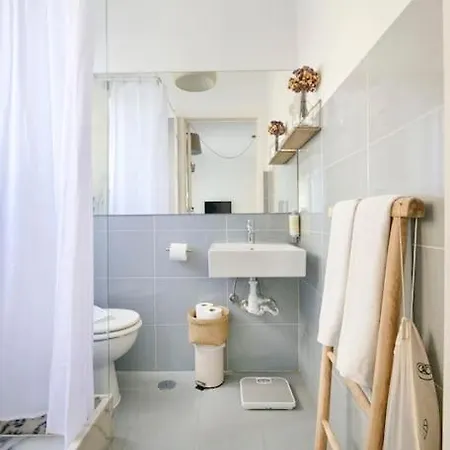 Maria Do Bairro With Balcony And Elevator Apartmán