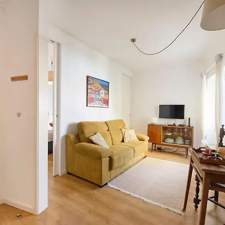Maria Do Bairro With Balcony And Elevator Apartment *