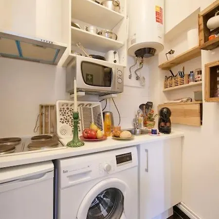 Maria Do Bairro With Balcony And Elevator Lissabon