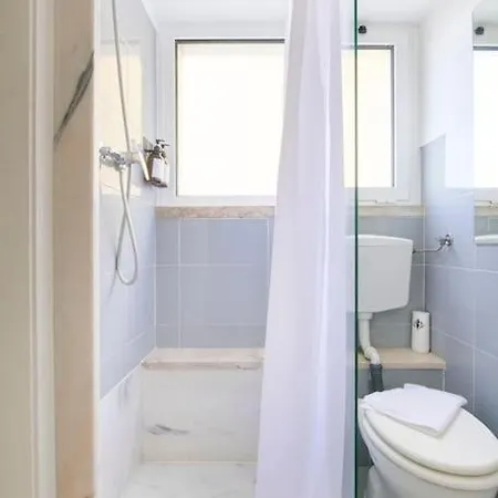 Apartment Maria Do Bairro With Balcony And Elevator