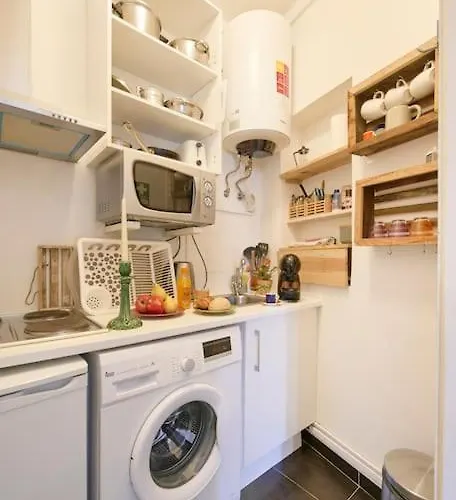 Maria Do Bairro With Balcony And Elevator Διαμέρισμα *