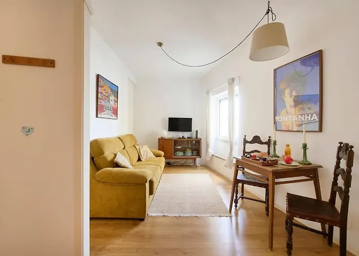 Maria Do Bairro With Balcony And Elevator *