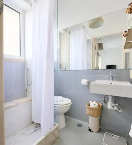 Maria Do Bairro With Balcony And Elevator Διαμέρισμα