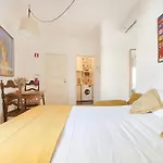 Maria Do Bairro With Balcony And Elevator Apartamento *