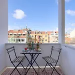 Apartamento Maria Do Bairro With Balcony And Elevator