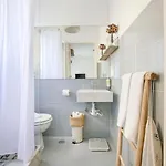 Maria Do Bairro With Balcony And Elevator Apartament