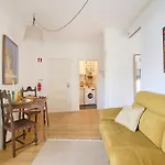 Maria Do Bairro With Balcony And Elevator Apartament Lizbona