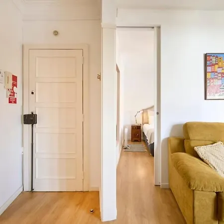 Maria Do Bairro With Balcony And Elevator Apartamento *